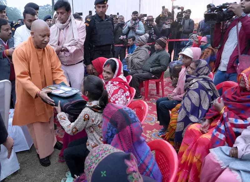 यूपी में 12वीं तक के सभी स्कूल 1 जनवरी तक बंद, सीएम योगी के सख्त निर्देश