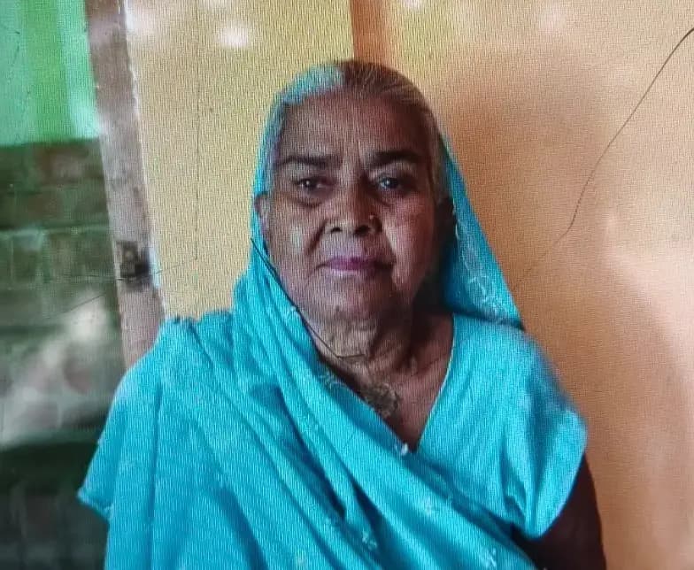 बुजुर्ग महिला ने लगाई फांसी,मौत,लखनऊ के पीजीआई क्षेत्र की घटना